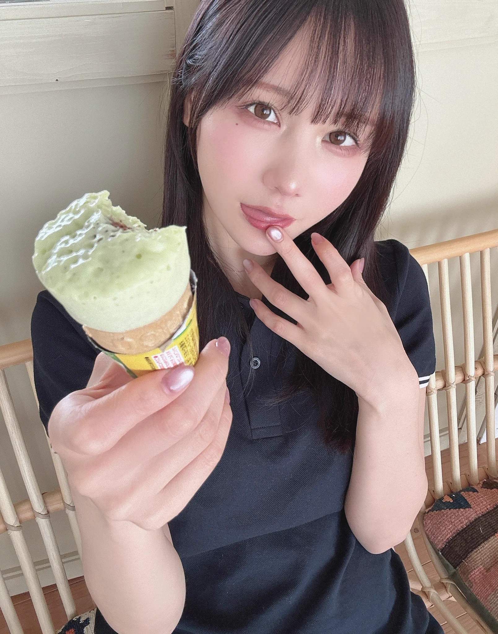 間接キスする？🍨 #キスの日 https://t.co/zbAIKsB6V6