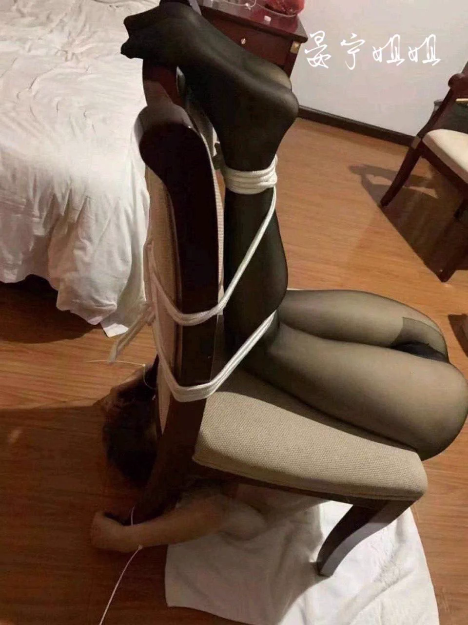不要觉得是个阿姨肢体就很僵硬，其实还是很柔软的…这回信了吧？ https://t.co/ekBltRApoj