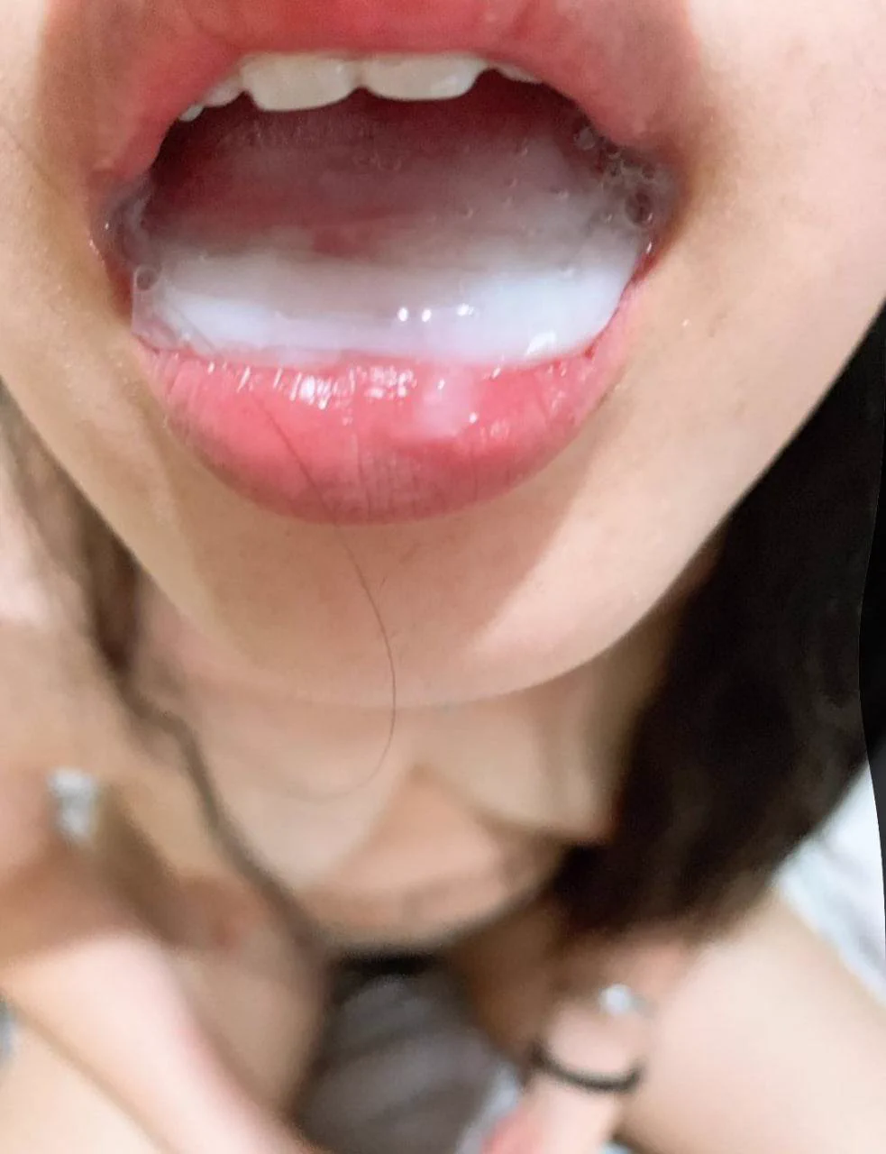 今天舞也不跳了 逼也不扣了，客户也不摸了。就在家休息休息 小逼逼最近有点累，来看车的小哥哥口爆还可以 https://t.co/zf1UITOS64