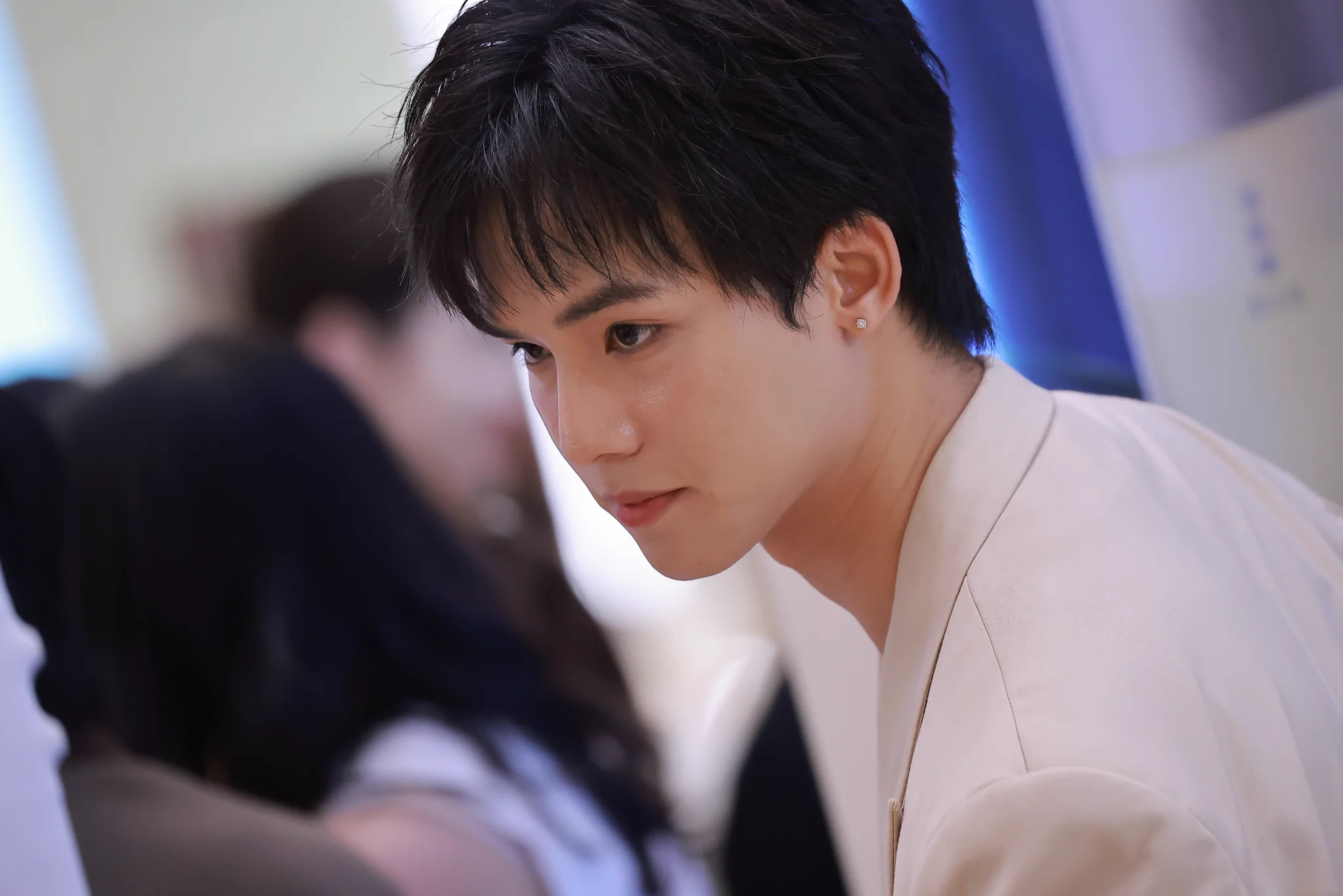 Fluke Pongsapat just debuted his fresh black hair, and it’s giving major heart-stealer energy. In this close-up, his sharp gaze and sleek style make every angle effortlessly captivating.🖤✨SEKKISEI BLUE x FLUKE#SekkiseiBlue#flukepongsapat #ฟลุ๊คจ์พงศภัทร์ @fluke_pongsapat https://t.co/mcbA34PH2N