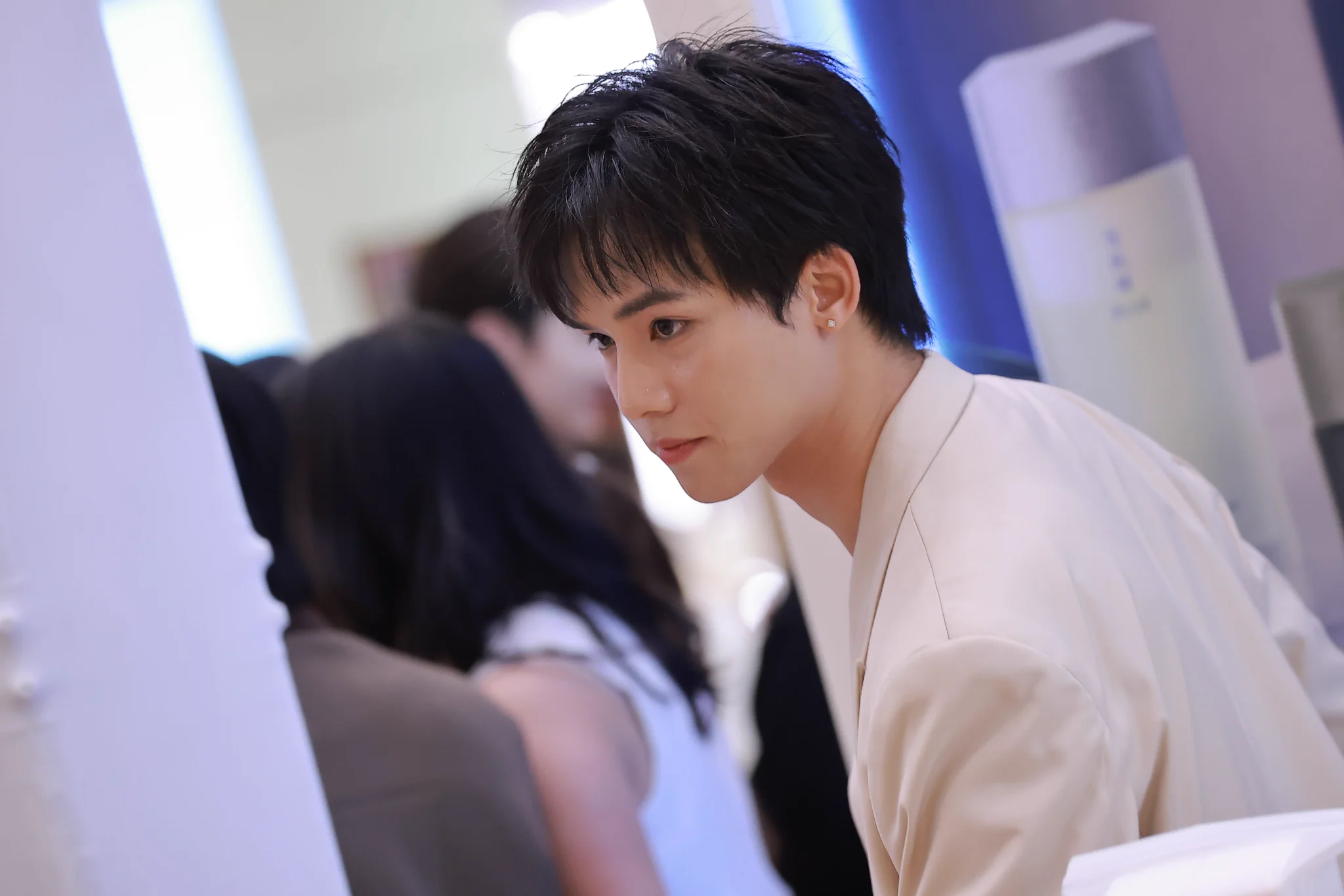 Fluke Pongsapat just debuted his fresh black hair, and it’s giving major heart-stealer energy. In this close-up, his sharp gaze and sleek style make every angle effortlessly captivating.🖤✨SEKKISEI BLUE x FLUKE#SekkiseiBlue#flukepongsapat #ฟลุ๊คจ์พงศภัทร์ @fluke_pongsapat https://t.co/mcbA34PH2N