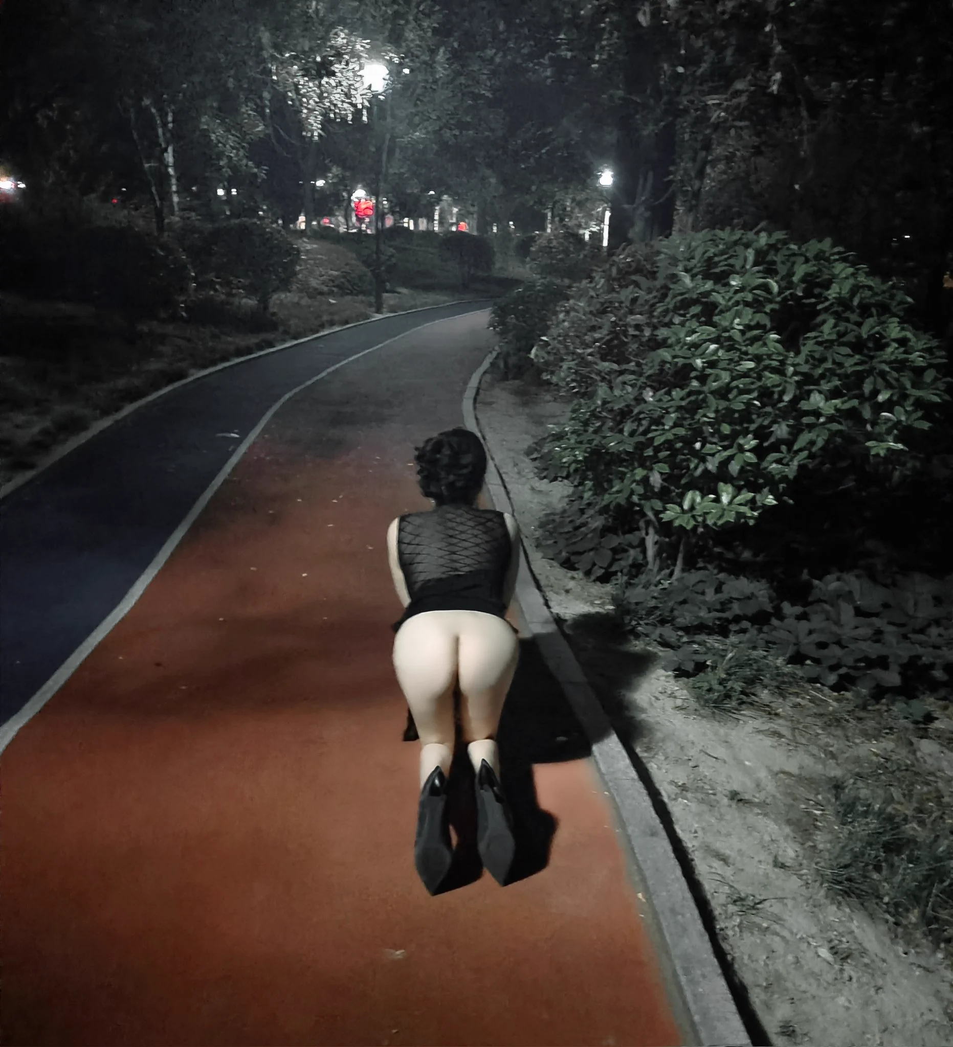 别人都在跑步，老婆你露着大屁股在干嘛呢？清儿:我想偶遇两个年轻力壮的帅哥啊！ @luchu888 @ypzs888 https://t.co/2Lzg0Hzt62