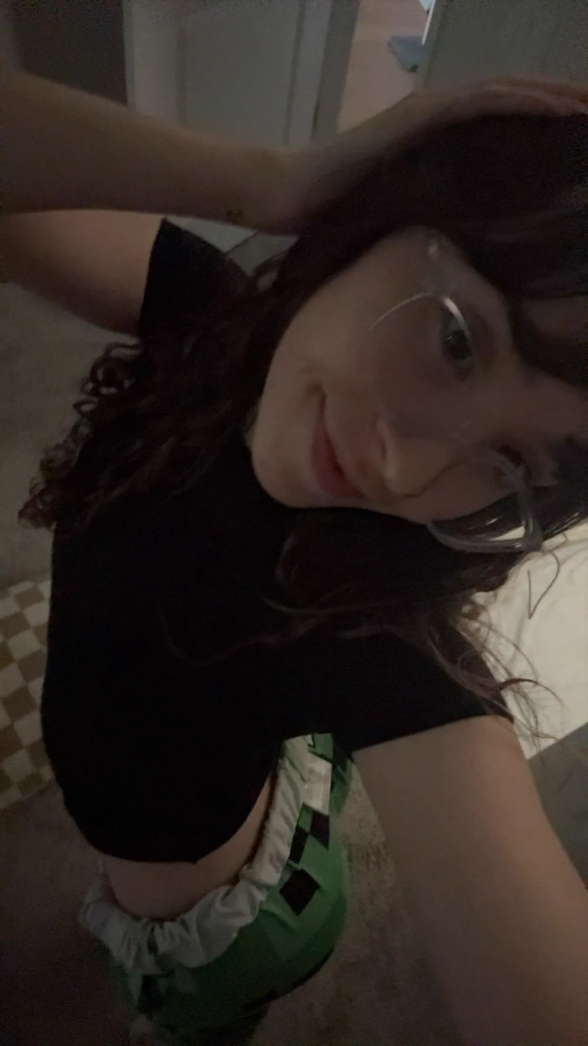 goodnight from me and my creeper pants https://t.co/l0FIDIysor