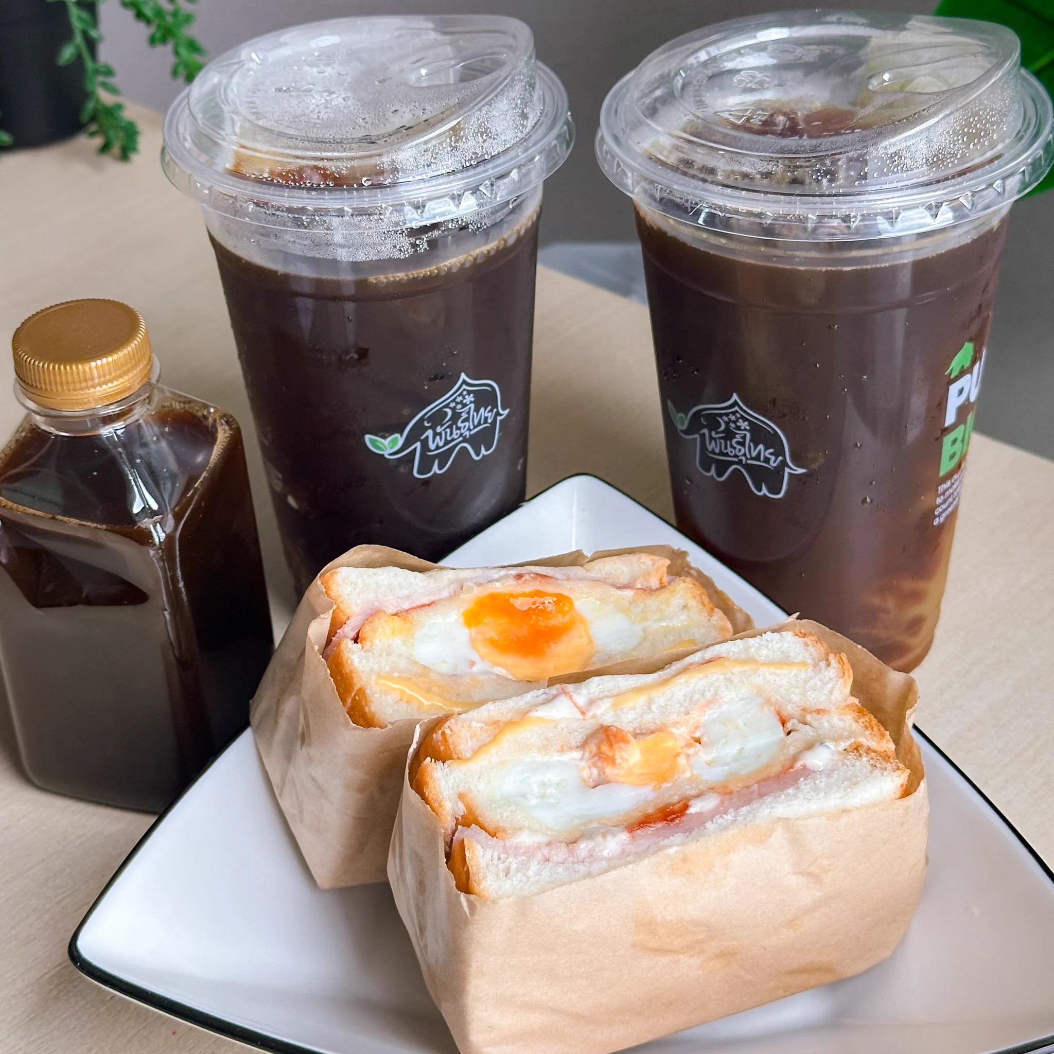 เช้าๆ แบบนี้ก็ต้องกาแฟพันธ์ุไทยเข้มๆ คือเข้าเส้นมากก กดใน grabfood ราคาดีด้วยนะ ได้โปร 2 แถม 1 แล้วยังมีโค้ดลดเพิ่มอีก คุ้มอะ โปรนี้ถึงสิ้นเดือนเท่านั้นนะ https://t.co/sNm3rIEpFF