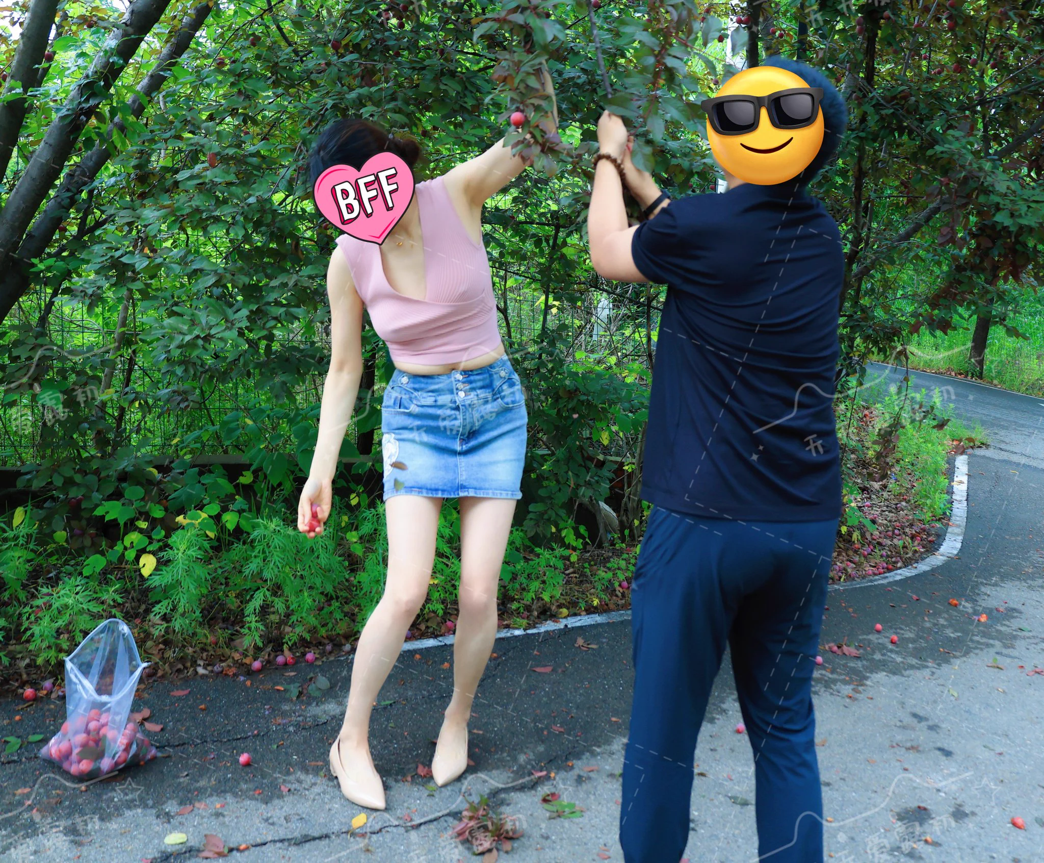少妇故事路人很热心的帮忙摘果子，还做了一回路人甲，真是个好人。#少妇 #露出 #情趣@007share @wqganenshi_ @Public_Catgirl1 @luchu888888 https://t.co/H0ER2CJDsY