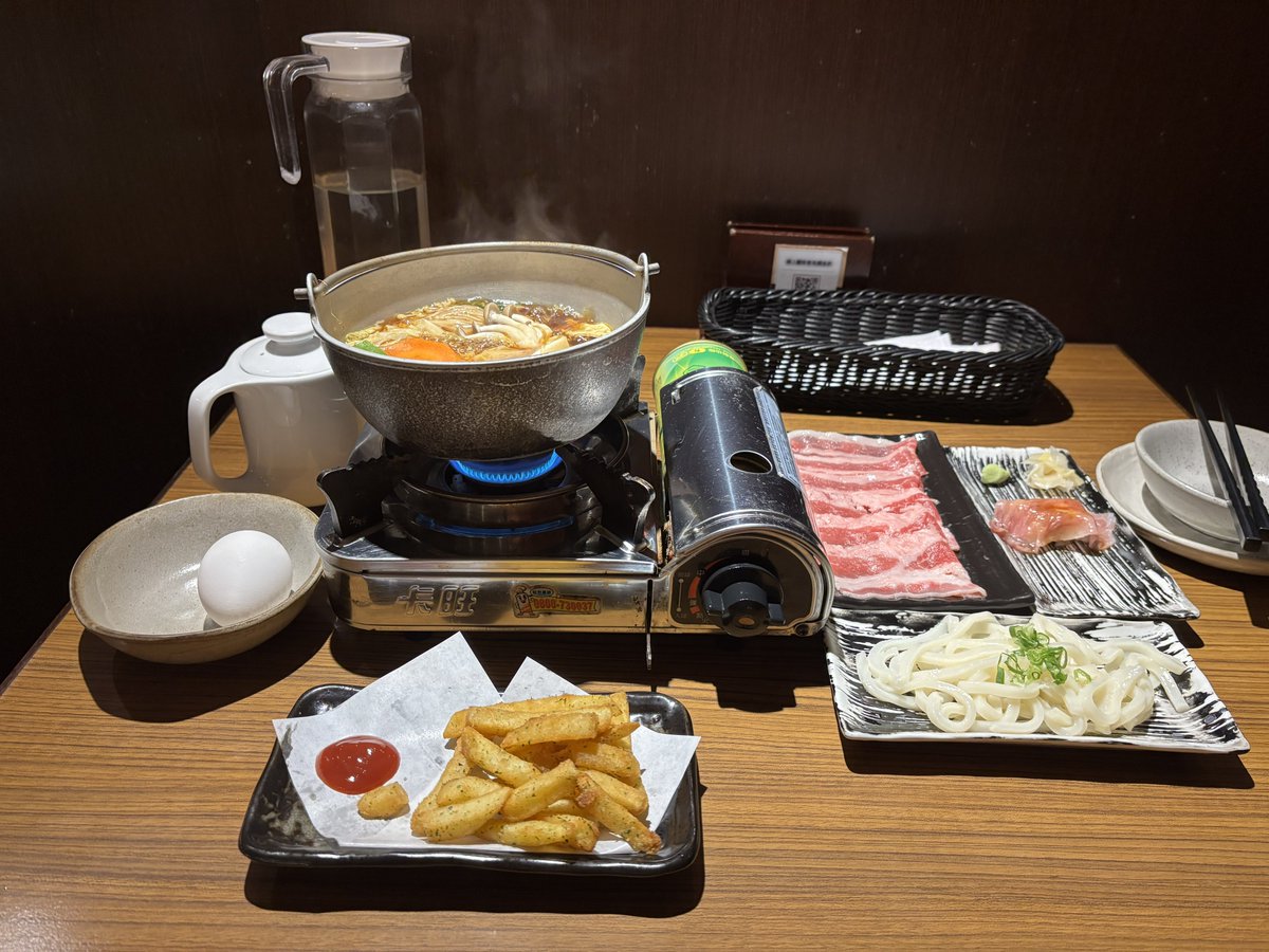 窮鬼套餐
兩百塊也可以吃得很爽
高中在補習街上課的時候就吃過這間
時隔多年再來吃
價格居然沒漲 https://t.co/JSdiIxu9CU