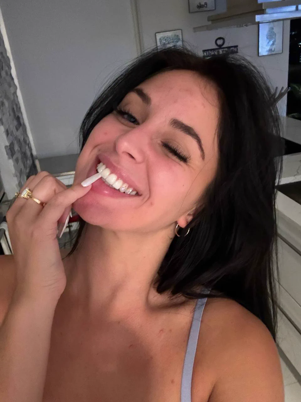 type 'hey' and see what i drop in ur dms https://t.co/LEL3egEuQa