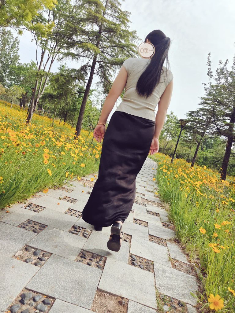 花儿美还是人儿美#露出 #户外露出 #反差人妻@Public_Catgirl1 @tbzt2024 @wqganenshi_ @51luchu_ @kssexxia投稿大佬转推 https://t.co/xSZEU49EsZ