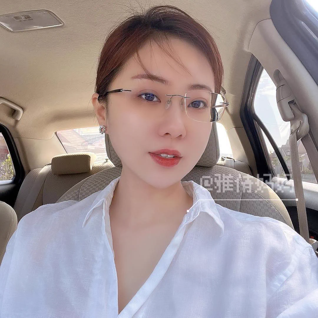 回家换身衣服见推友，老公还问我干什么去，我说去见闺蜜。内裤勒得有点紧，好怕老公端倪。不过这种准备偷情的感觉，真的很刺激… 带娃太累了，最近想多多尝试，喜欢26岁以上的成熟男人，符合条件的可以私信找我～ https://t.co/JobIBaQoFk