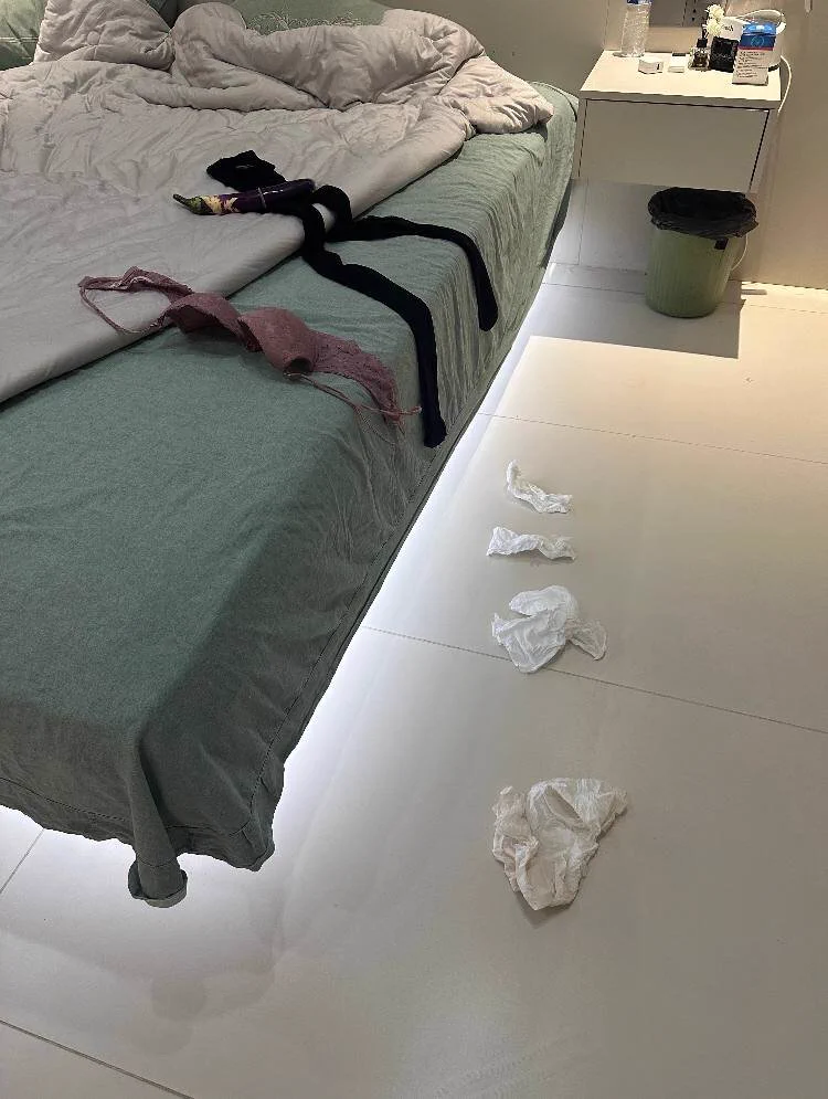 一个月没做爱的发情少妇，有男人扶贫一下吗？ 私信我约线下，榨干你😋 https://t.co/82DHnhB91a