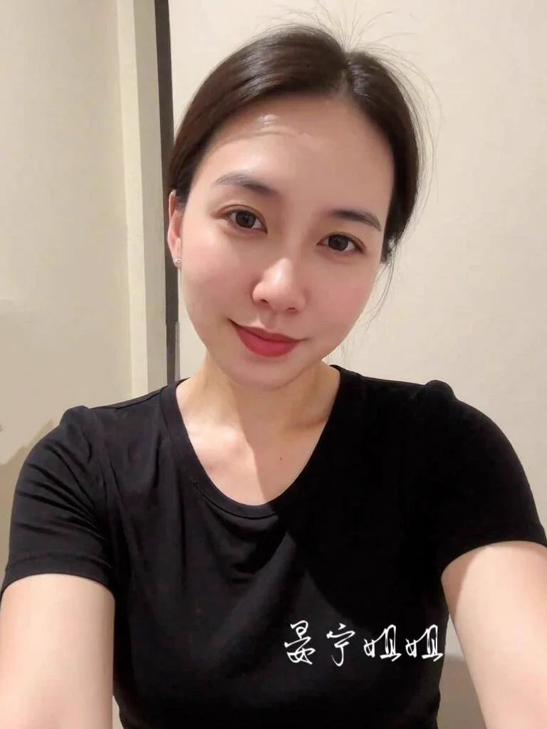 需要个人陪姐姐看电视，前提是不许动手动脚！不过这个角度，好像真的很适合舔小穴和足底…马上周末啦，想约一次了。不知道离婚的阿姨有没有人喜欢，私信报名吧… https://t.co/XiQgPnzIsS