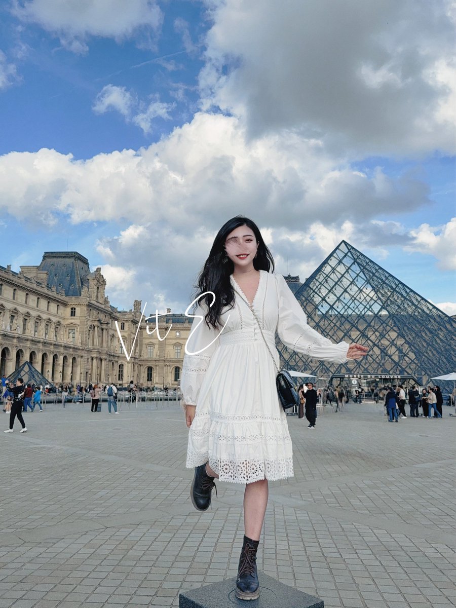 第二天🇫🇷
聖徒禮拜堂的彩繪玻璃美到一進門就驚嘆
凱旋門、聖母院
還有心心念念的羅浮宮！！

#OL穿著得體的日常

走在巴黎的街頭依然有很重的不真實感
到處都是像城堡的建築
隨時都有著回到過去的錯覺 https://t.co/6jCgeZqkfj