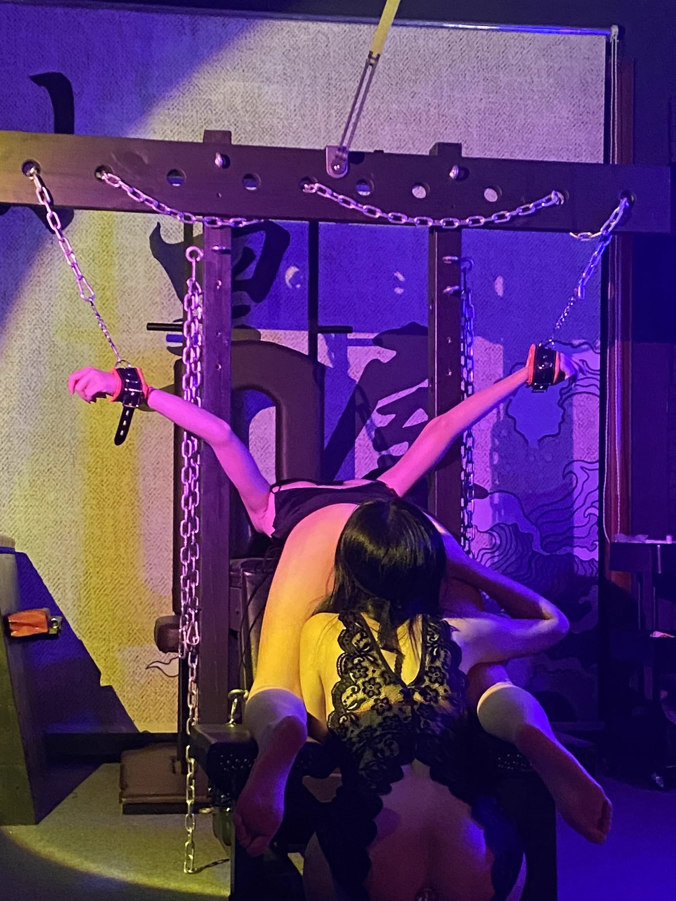 调教你们的眼中女神贱狗[小红书博主篇二] 十万粉丝的女神博主不过是媚男肉便器一只 直接安排上刑架调教捆绑,滴蜡,虐阴的玩法让母狗下贱不止 转发进群抽三个兄弟看母狗反差社死图 https://t.co/Llg0my0Q6T