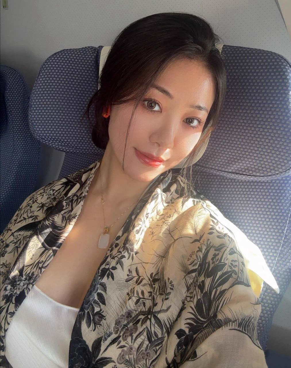 有什么能比出差回家泡个澡更舒服的事情呢！好像很久没给大家看胸了，都说有青筋的胸是最真实的，你们觉得形状怎么样…有没有想躺在胸上睡觉的？给你们机会哦～ https://t.co/eIjDNG6QlK