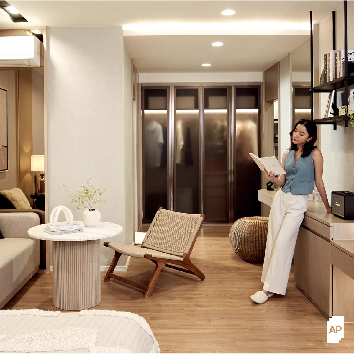 เทรนด์แต่งบ้านแบบ #Minimalist กำลังกลับมานิยมอีกครั้ง เพราะมากกว่าเรื่องความสวยงาม ยังช่วยเรื่องสุขภาพจิตของผู้อยู่อาศัย ช่วยลดความเครียดเมื่อมองเห็นบ้านโล่ง โปร่ง เป็นระเบียบเคล็ดลับให้บ้านสวยตลอดเวลา คือต้องมีกล่องหรือที่จัดเก็บให้กับของทุกชิ้นและหยิบใช้งานได้ง่าย 😊🏡#APThai #ชีวิตดีๆที่เลือกเองได้ #APLivingseries
