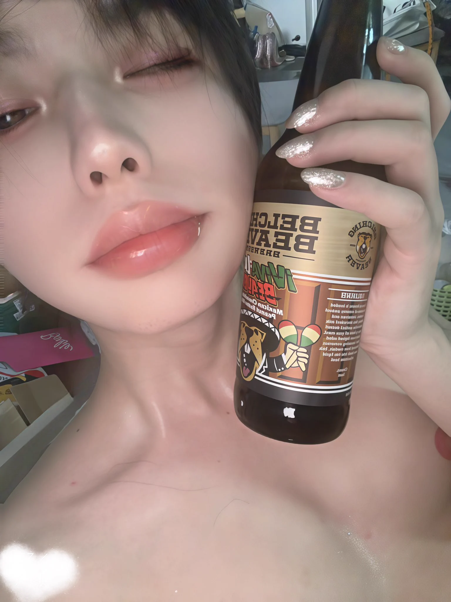 肛纹。听说屁眼的褶皱纹是和唇印指纹一样，每个人都是独一无二的印记呢。那么建立人妖的肛纹档案库，可方便用来回收擅自伪装成恢复人权而走散的屌套。当众拘束绑缚，扯开伪装成人类的裤子布料露出屁眼，使用红泥涂抹肛门，肛纹印在纸上完成比对，回归屌套身份。 https://t.co/HzGi1YOlcr