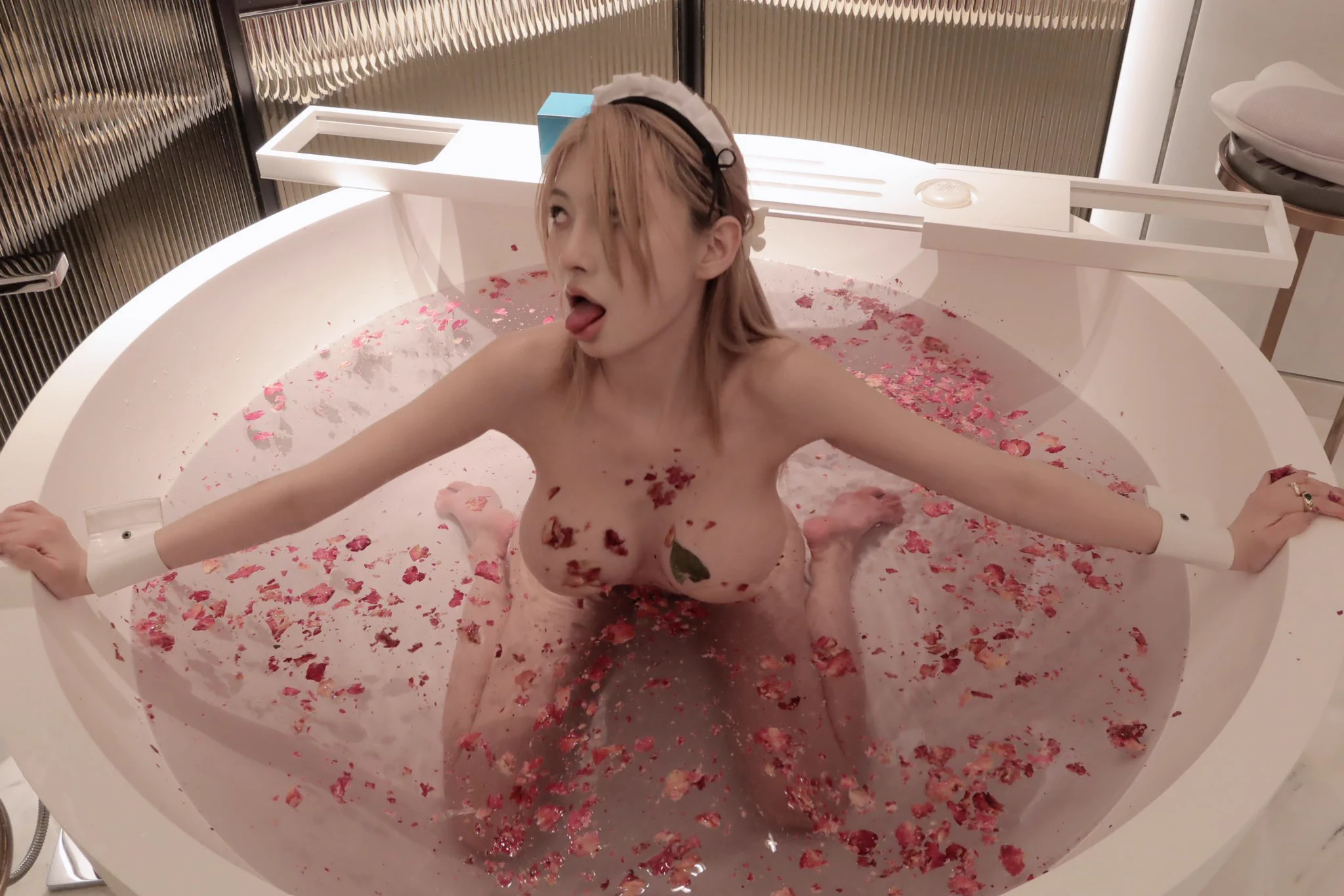 360°无死角一起来泡澡嘛🥺 https://t.co/pJeThWv01m