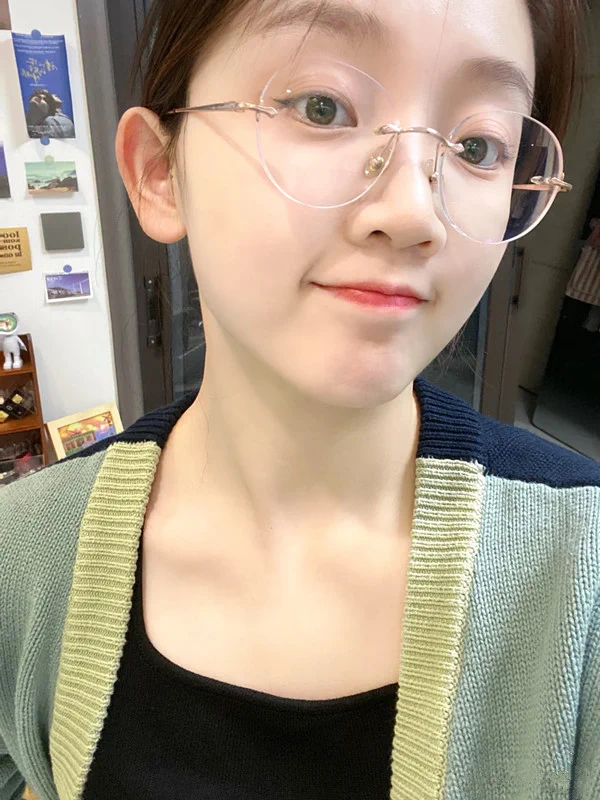 感谢推特，使我焕发了新生，回馈粉丝抽奖，原味赠送，想要的粉丝可以举个手🫢 https://t.co/JTFb2g8lRr