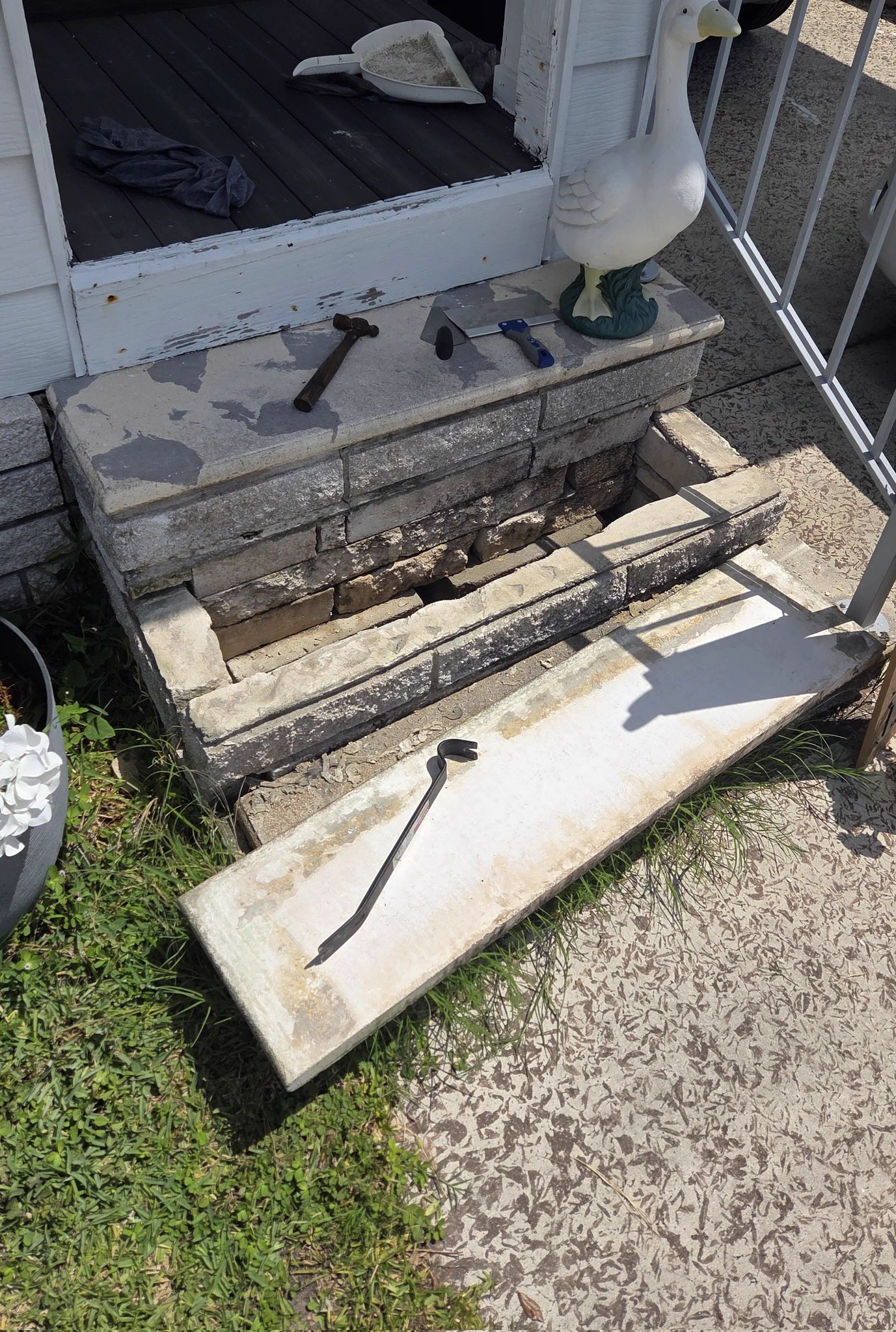 Not only can I lay pipe, I'm also a decent mason. Remortared my mother's patio steps in between shoots today 🥵 https://t.co/O21ypgpbT7
