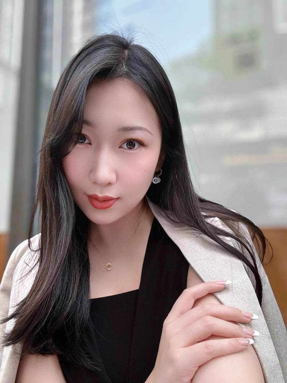 虽然端午啦，但是忙的没空回家，只能自己犒劳下自己了～不过光光是美食，好像并不能满足欲望。特地穿了豹纹吊带黑丝，其实内心很希望被人看到…假期还有几天，是不是该约一下了～ https://t.co/n8cUJG3WEv