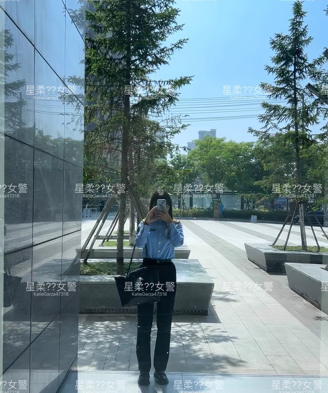 回家的路上都能抽2 张美照出来。。。女人呀不管在哪里，做什么工作，臭美是改不掉的。。。。 https://t.co/pduvlpMrIz
