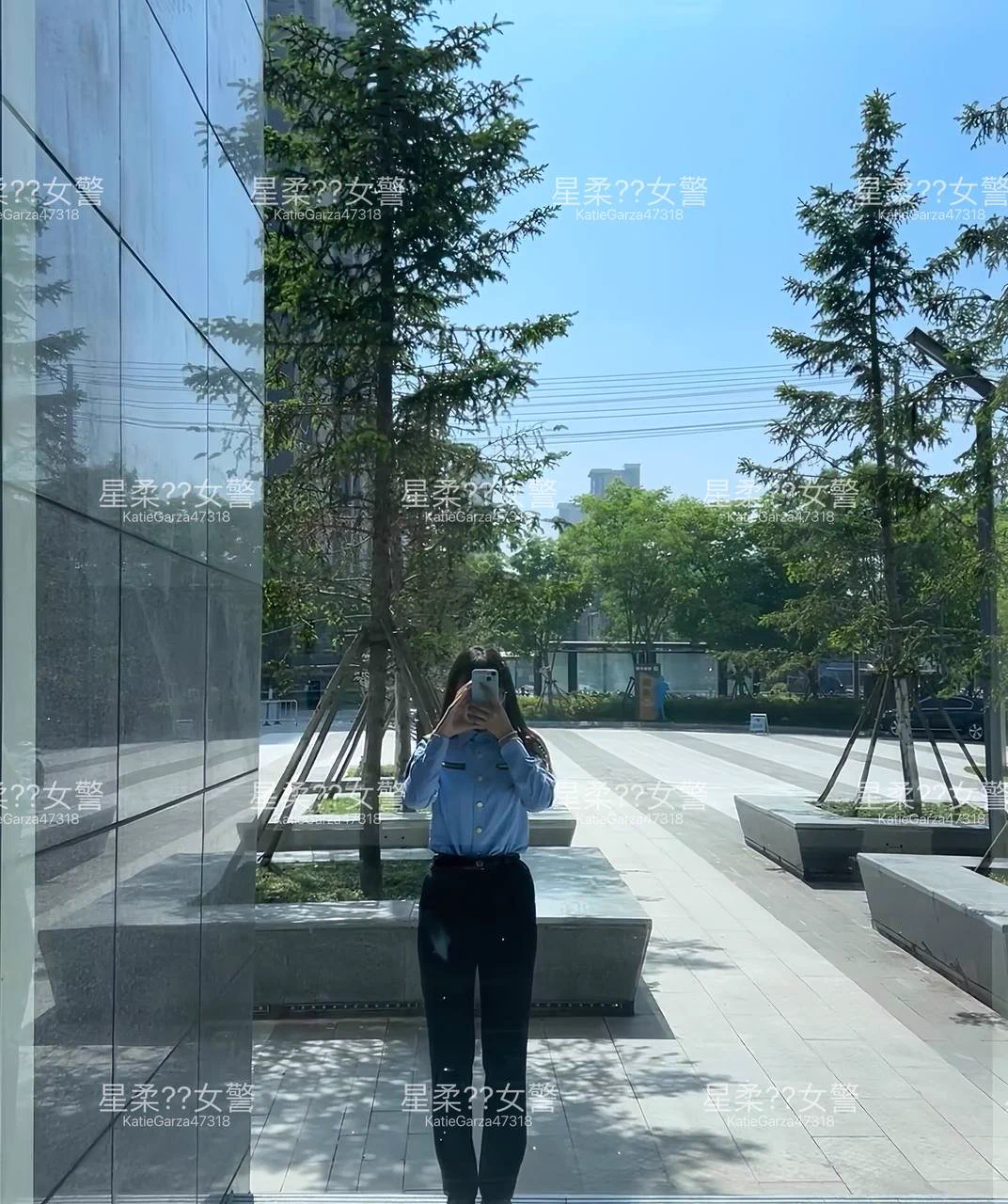 回家的路上都能抽2 张美照出来。。。女人呀不管在哪里，做什么工作，臭美是改不掉的。。。。 https://t.co/pduvlpMrIz