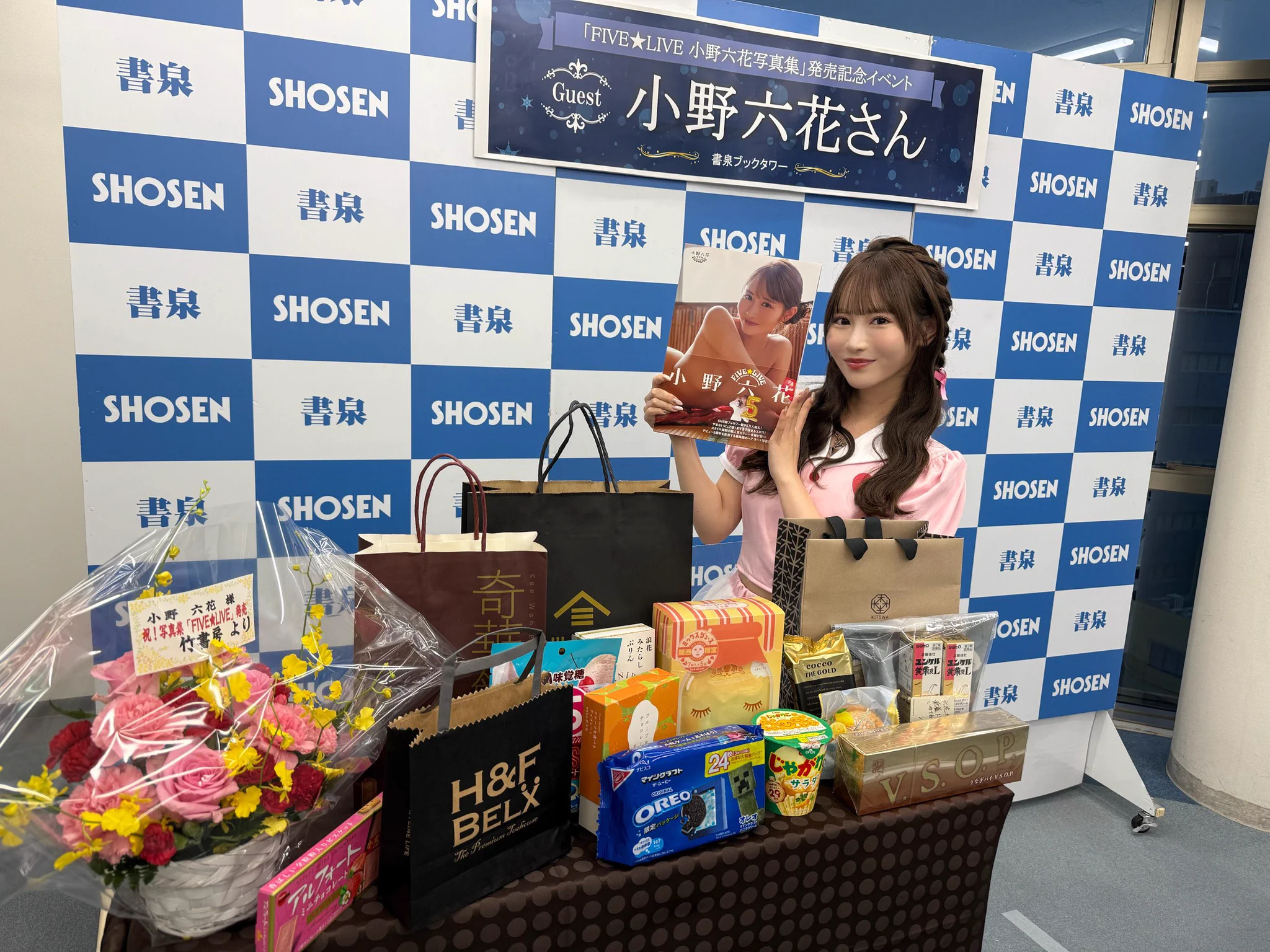 写真集発売イベントありがとう🥺🤍🤍みんなのおかげで今日も幸せな1日になりました🤤💕写真集沢山みてね！！ https://t.co/1VsM3WsYdc