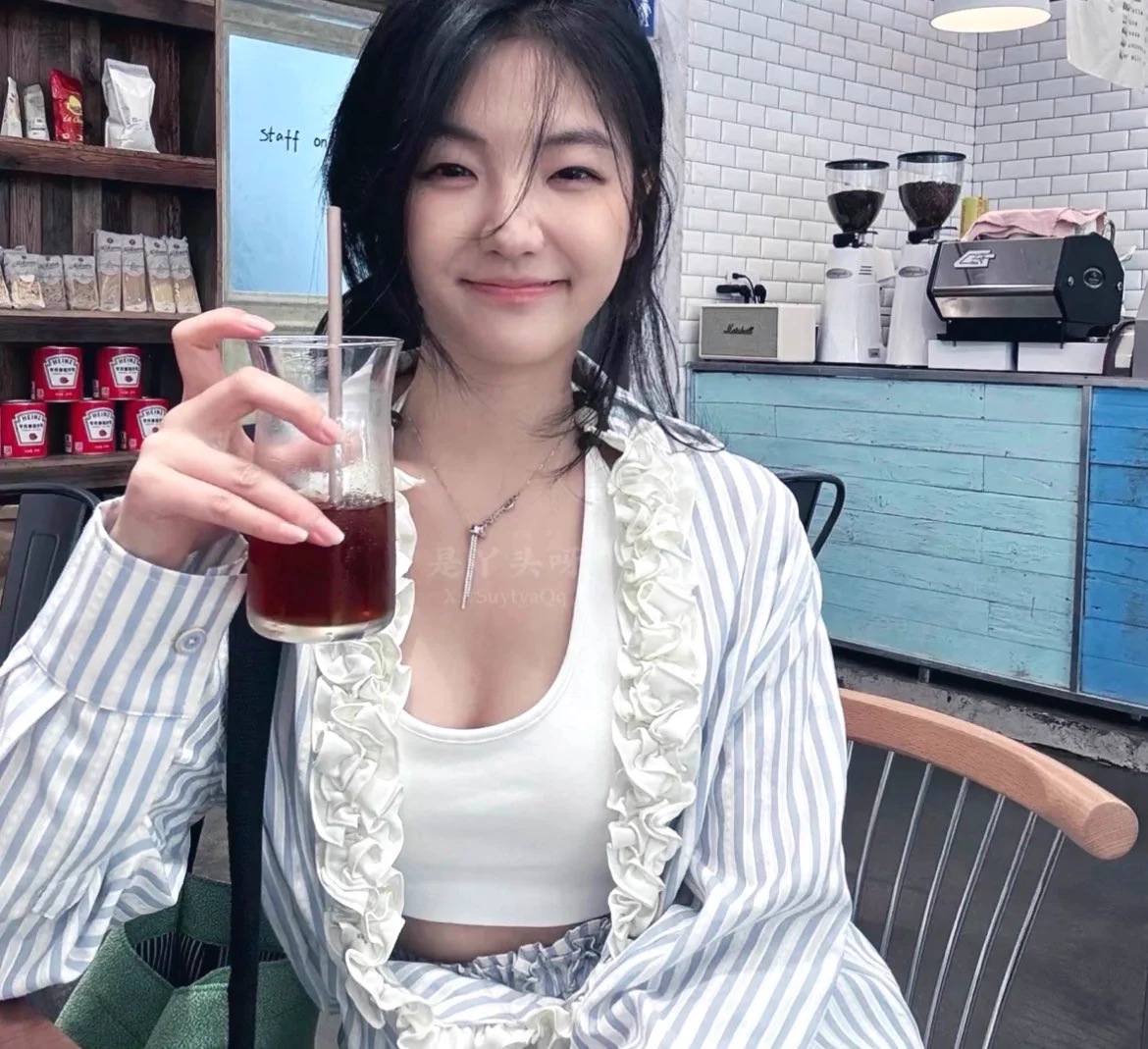 爸妈面前的超级乖乖女，到了所有单男绿主面前就变成了无比淫荡的精盆母狗🐶 https://t.co/G0Pf6qwO95