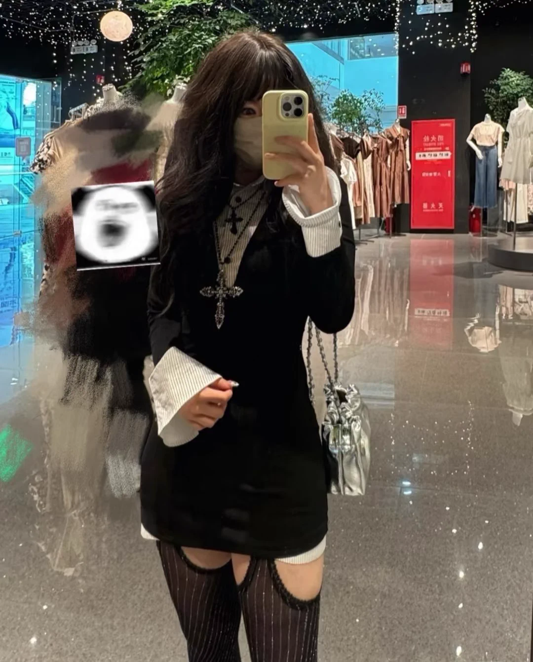 这个姐妹没脱衣服就感觉烧烧的，上了床得什么样呀 https://t.co/sWnR6cf2nQ