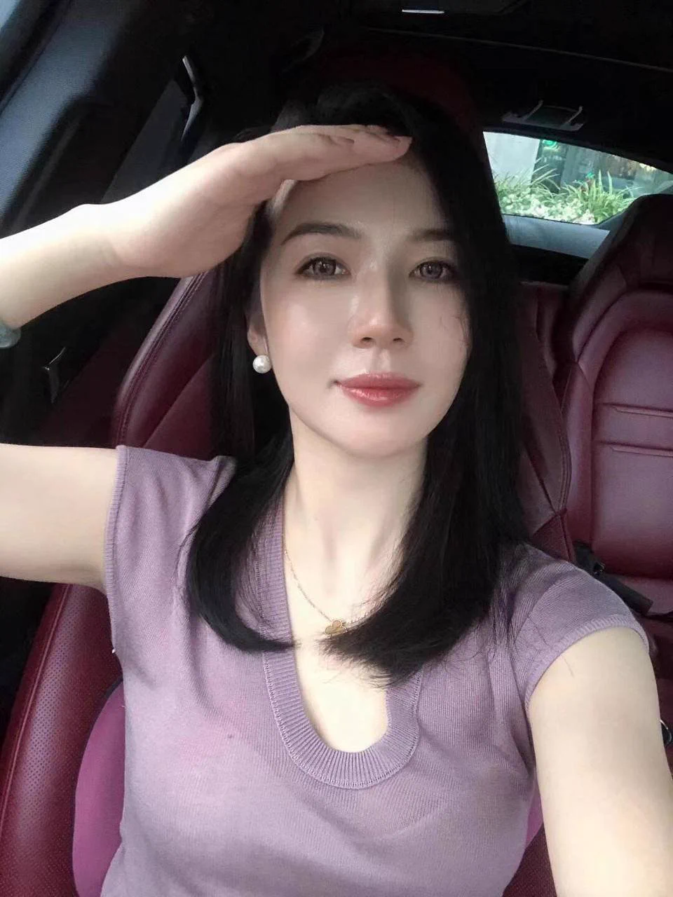 紫色的内饰搭配紫色的姨，就如紫色的含义，优雅又神秘～都一号了，姨上个月都没怎么约到过人，是不是该给自己放纵一下了… 好像自己也在等待着人揭开神秘的面纱… https://t.co/luo6nNopFs