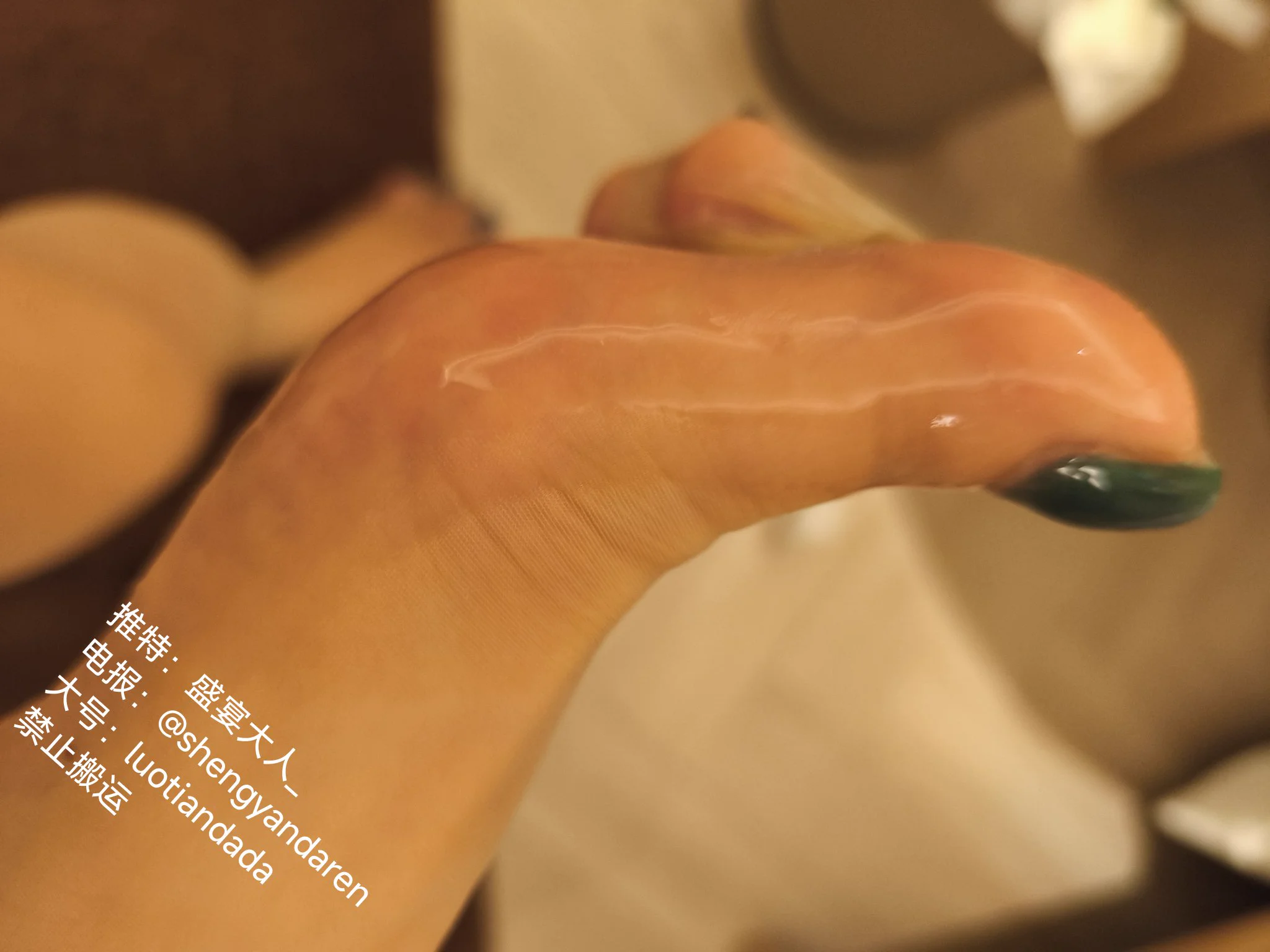 同一个人昨晚一个小时2次🐍今晚三个小时5次🐍挑战所有极限前面，反身，背后，侧身，坐着，趴着，站着等所有姿势全部体验一把真的腿软爬出去了老师的房间都是静夜味道😅一片狼藉😅高度榨取农场最爱❤️@GnewHome｜@MaecMax@QnewHome｜@WaecMax@SnewHome ｜@DaecMax@DnewHome｜@GaecMax https://t.co/cPxpHyfEHp
