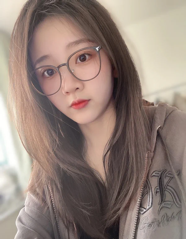 他背着他女朋友出来和我做爱，操了我四次，表现的还不错。 https://t.co/ZtASkMYJwy