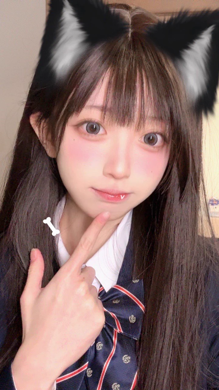 @chanbaekkailu1 めちゃくちゃ似合っててかわいい！！ジューンブライドの時期だし、ドレスのような衣装が素敵！ふわふわでかわいい感じとセクシーな感じがyamiちゃんのマッチしてる！ https://t.co/aLf9XKSukL
