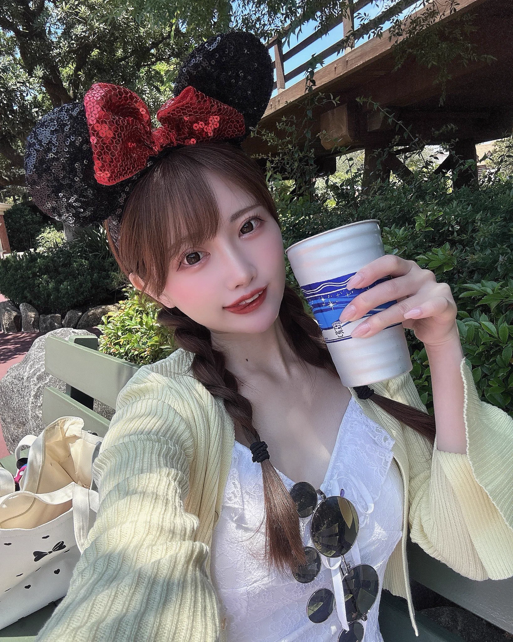 喘ぎすぎた喉には…ビールをぐびっと🍻💛 https://t.co/A6l5a1KjNy