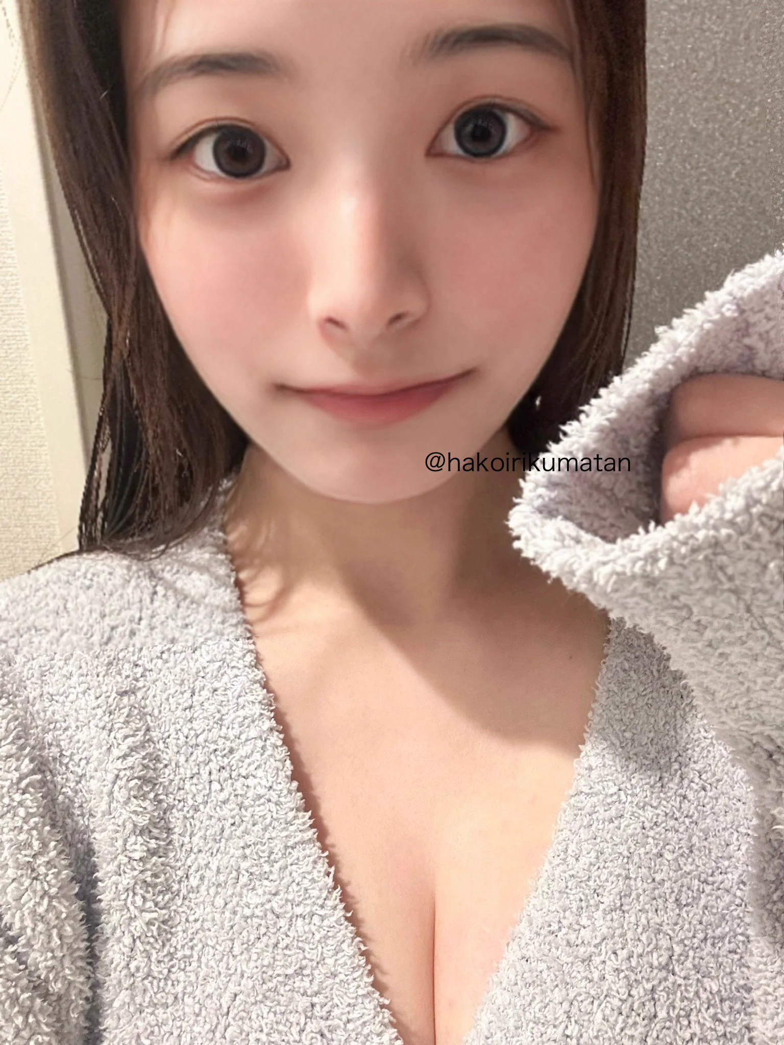おはようございます🥱たくさん褒めてもらえて、なんだかお肌の調子まで良くなった気がします…🩵嬉しい気持ちのまま、今日は朝から編集がんばります🧸💕 https://t.co/TncmqvuH85