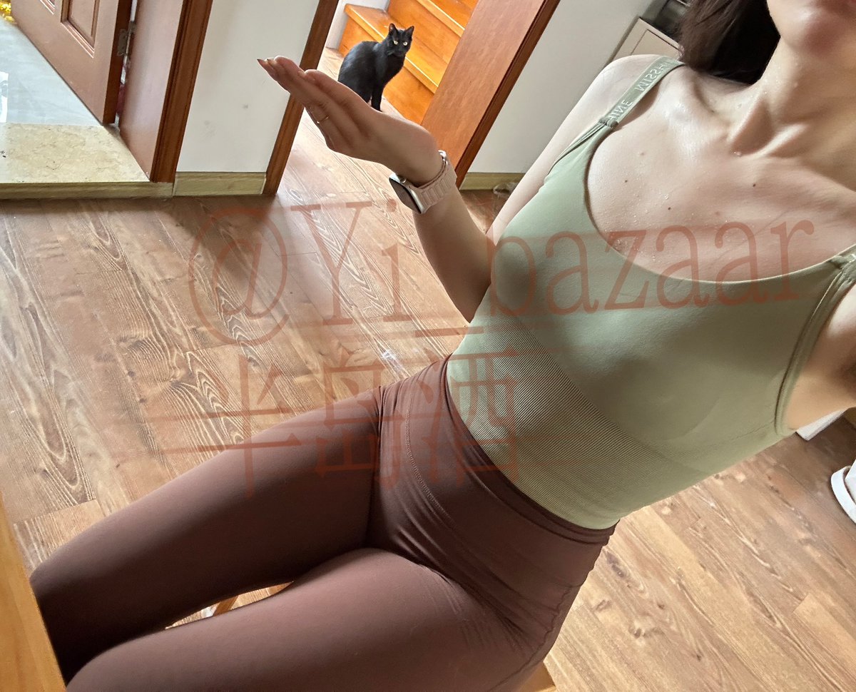 炫耀下乖猫
今天运动的时候穿的像抹茶巧克力
但其实在健身房不好意思还是在外面套了个t https://t.co/MJ1RcFDm8k