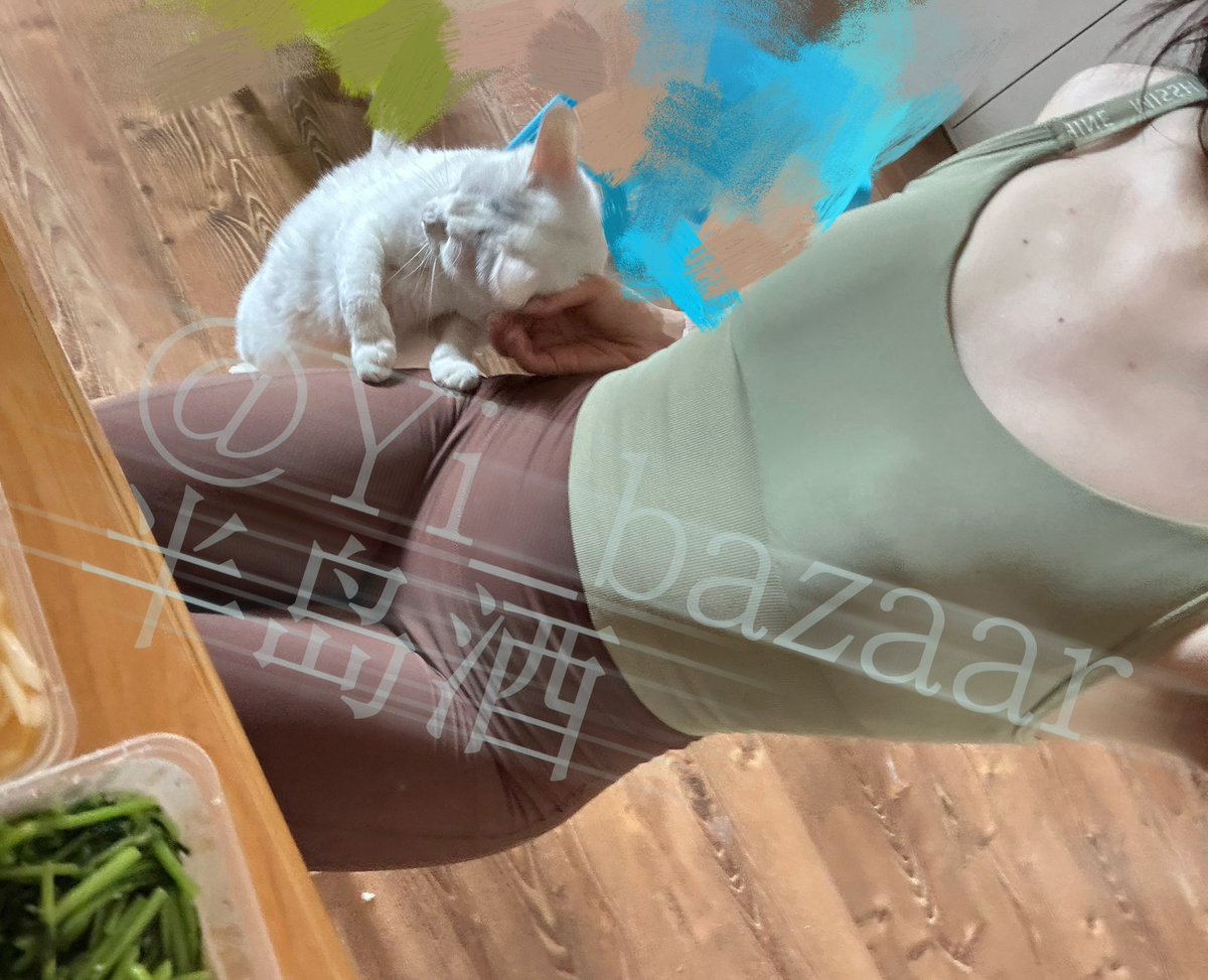 炫耀下乖猫
今天运动的时候穿的像抹茶巧克力
但其实在健身房不好意思还是在外面套了个t https://t.co/MJ1RcFDm8k