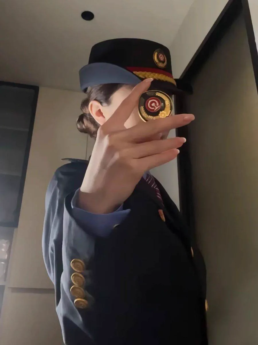 上班前就是要释放一下自己，一会儿才能心无旁骛的努力工作，毕竟女人也有贤者模式～不过感觉也坚持不了多久，也许到了终点站需要人接一下… https://t.co/OSFfr1btSx