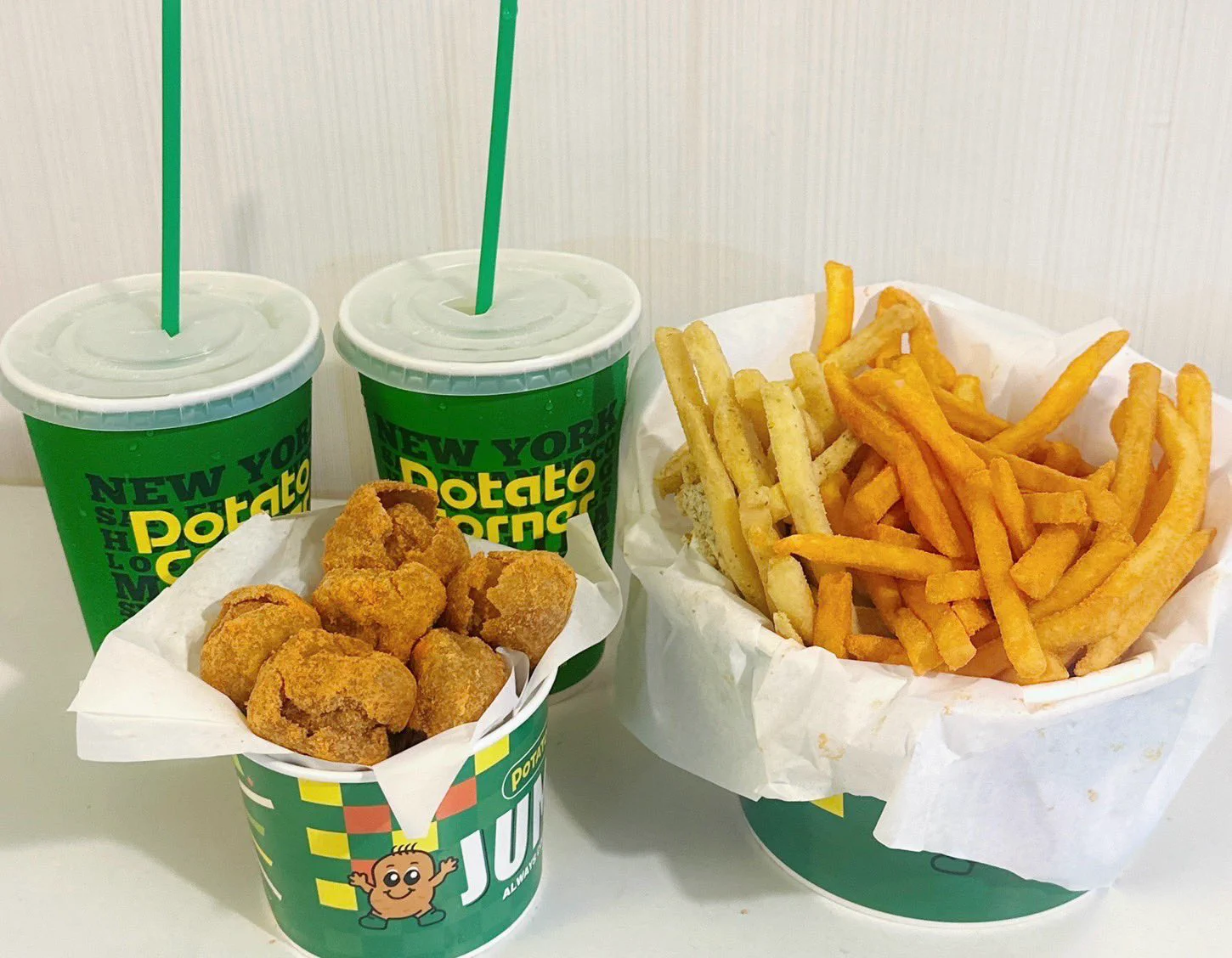 ฟินๆมื้อเย็นมากก โปเตโต้คอนเนอร์เซตนี้เหลือ 209 บาทใน grabfood กินสองคนแทบไม่หมด เฟรนฟรายได้เยอะมากก ตัวลูกชิ้นดีสุดๆ ใครยังไม่เคยลองกดด่วนน แสงออกปากกินเพลินนน🫶🏻✨ https://t.co/bROzxpXpGS