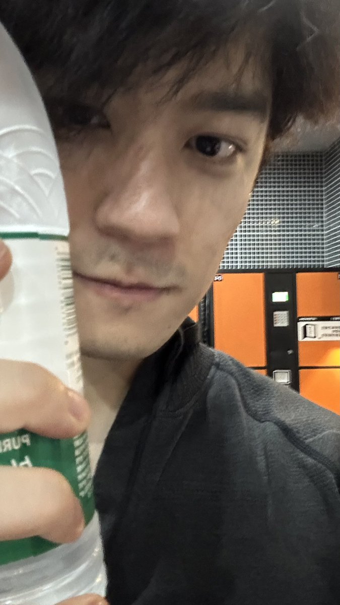 你怎么知道我今天在健身房被女生主动送水了（三年来第一次）（怒拍一百八十张） https://t.co/C4hCJnoRKO