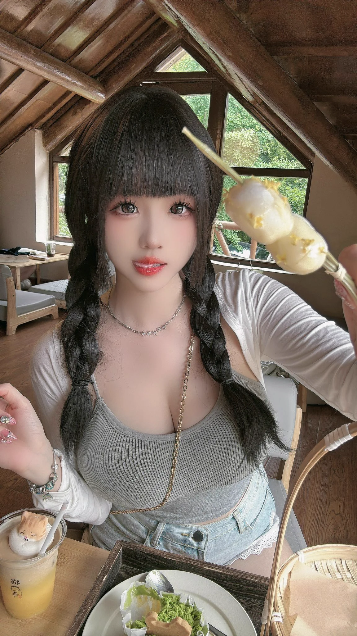 👅 https://t.co/vxb1EcZ0A2