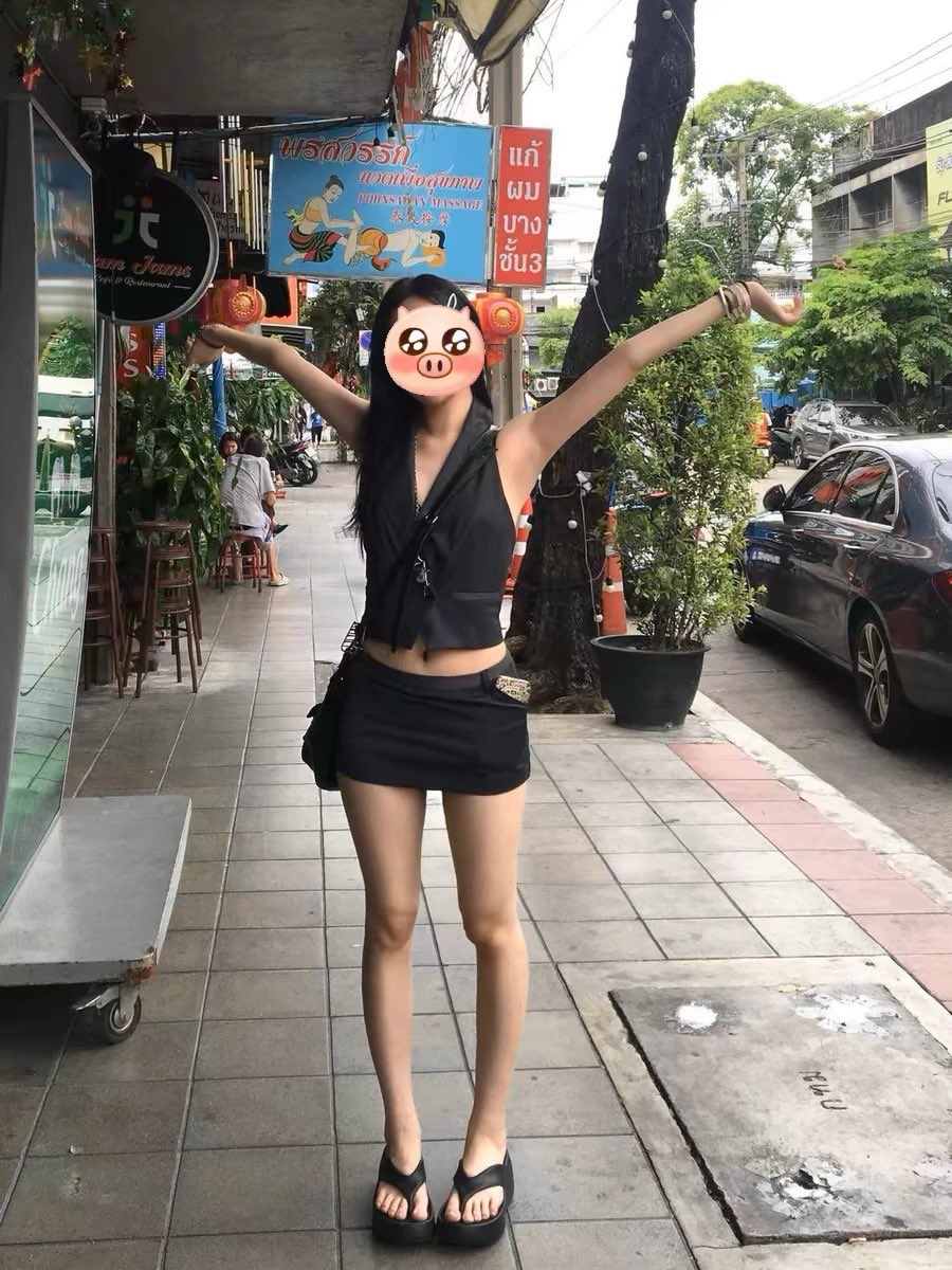 175骚逼大学生
表面是大学女神 私下是沉迷鸡巴的骚母狗 https://t.co/tMIxuZxPed