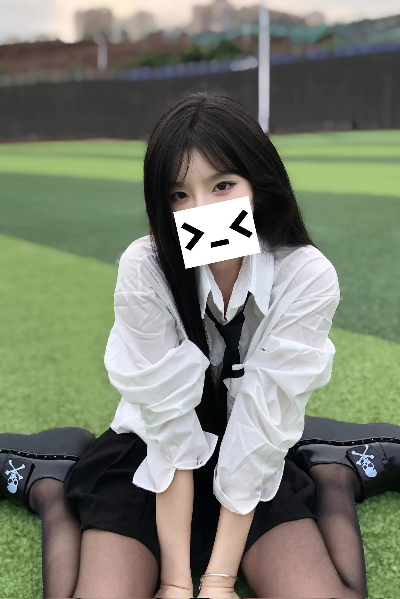 后续来了！！！昨天胖哥把自己喝睡了！！！！真的下头我昨天是直接回家睡觉了！！！今天闺蜜带了男大！！！！晚上去唱歌，听说长的蛮帅的！！！！！！晚上发实况！！！！ https://t.co/93yyQelvmf