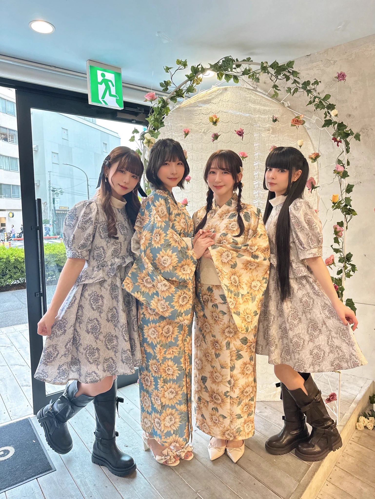 やっこに誘ってもらってF i.n.tさんの展示会に行ったらみどりちゃんにめーーーーーーちゃ久々に会えて𝓢𝓸 𝓗𝓪𝓹𝓹𝔂☺️🤍🤍🤍🤍そして藤城リエさんお髪がとっっっっても綺麗で美しかった🥹✨✨✨✨ https://t.co/NkVlqALIy7