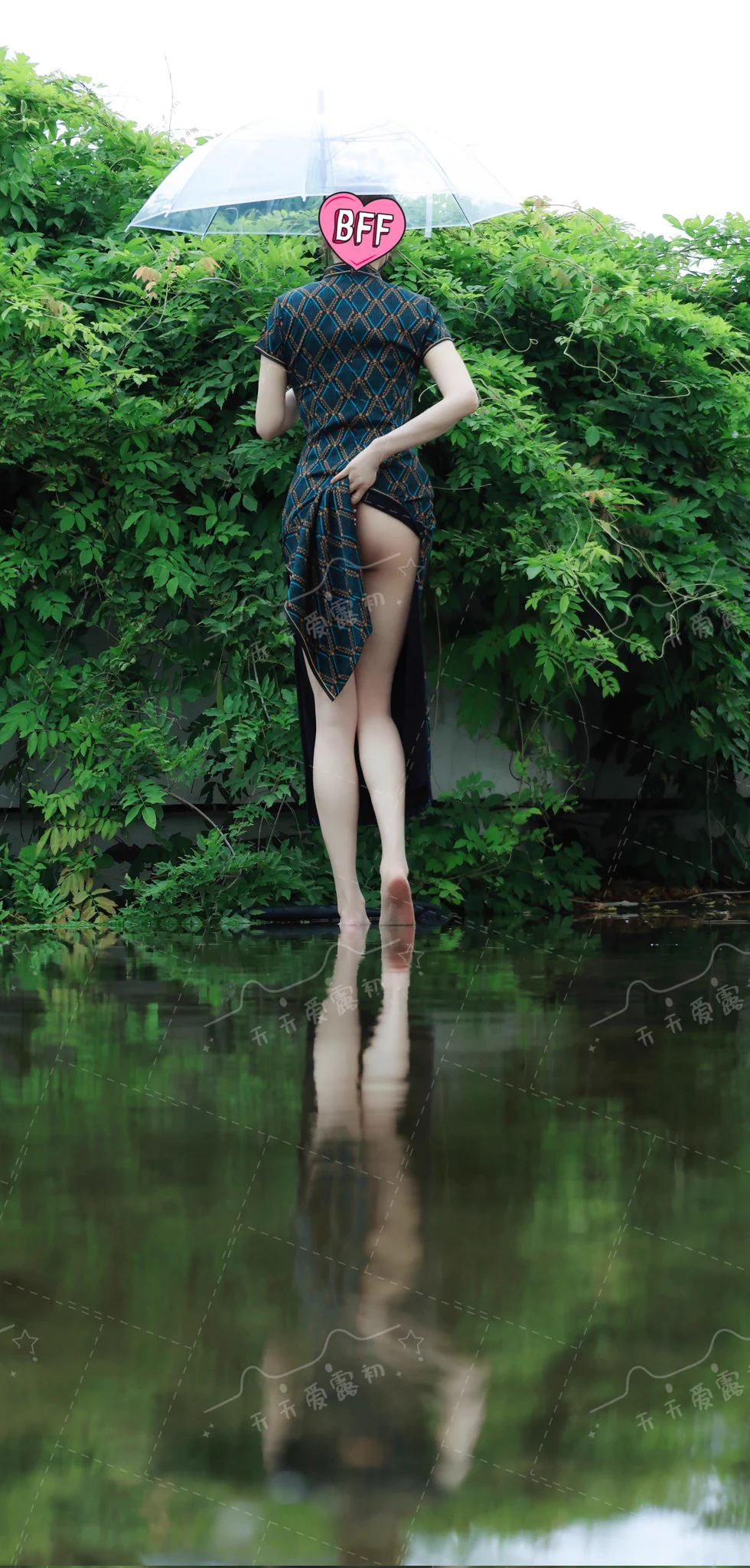 旗袍少妇 第二弹踮起足尖，撩开裙角，纤纤玉体，待君欣赏。#少妇 #露出 #情趣@007share @wqganenshi_ @Public_Catgirl1 @luchu888888 https://t.co/mrk7vCiHYY