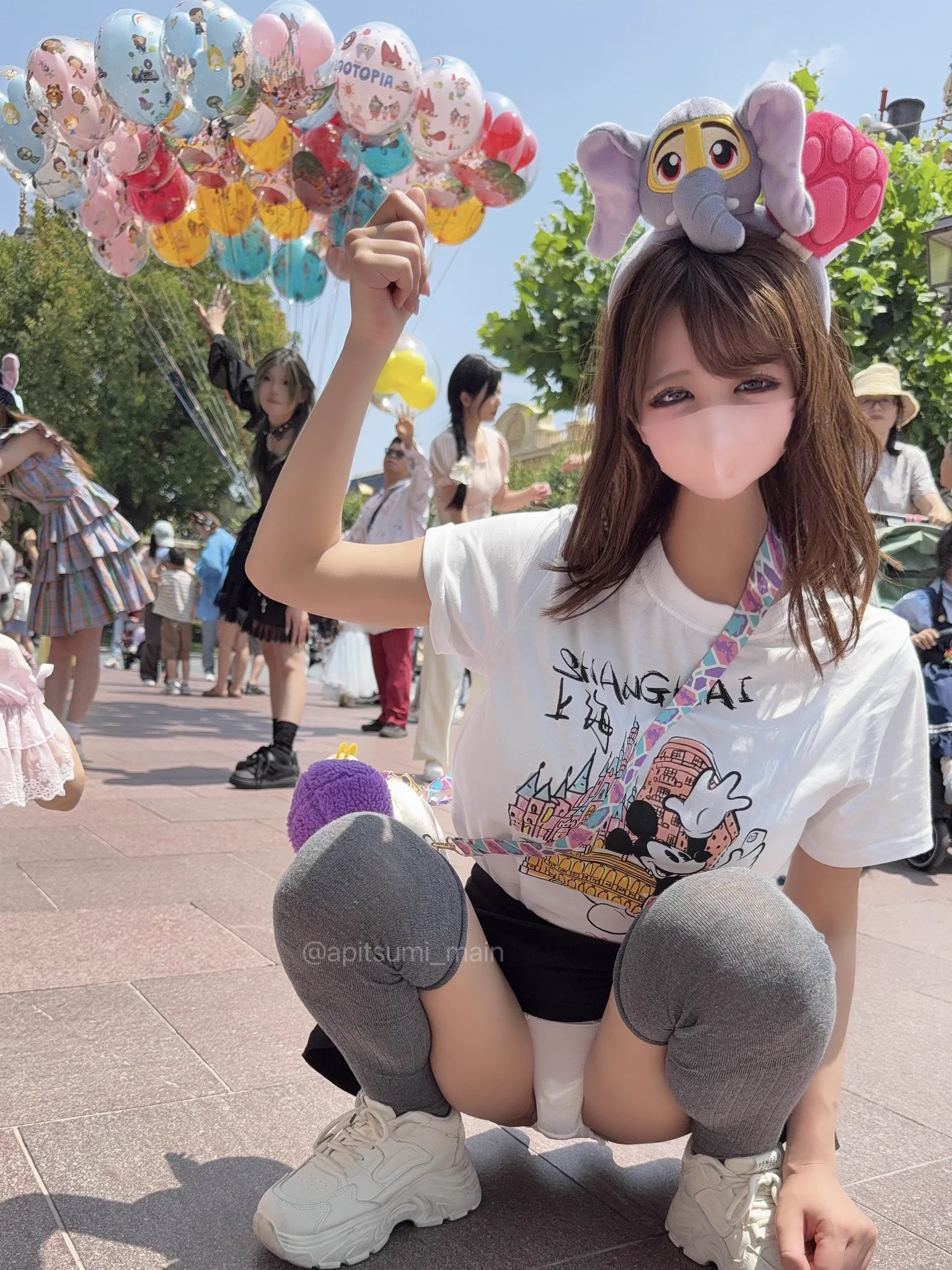 上海ーーーー🐰💕撮影の合間のオフ楽しんでる！あと上海、インフルエンサー多すぎる！！！笑撮影してる人多い！ https://t.co/K2VIyICWyK
