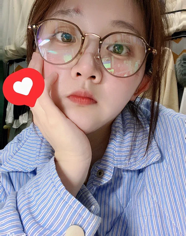 我没开玩笑私信我真的会给你们发裸照色图的。😋 https://t.co/FkTRDDEhrk