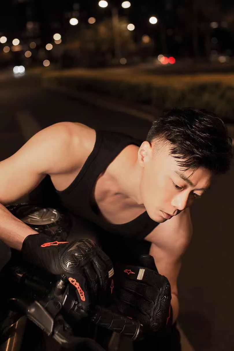 #成都男模 #成都spa #成都massageNO:300拳击型男教练🥊查看更多技师请点击主页预约WeChat:13458629419 https://t.co/806EiiK1lm