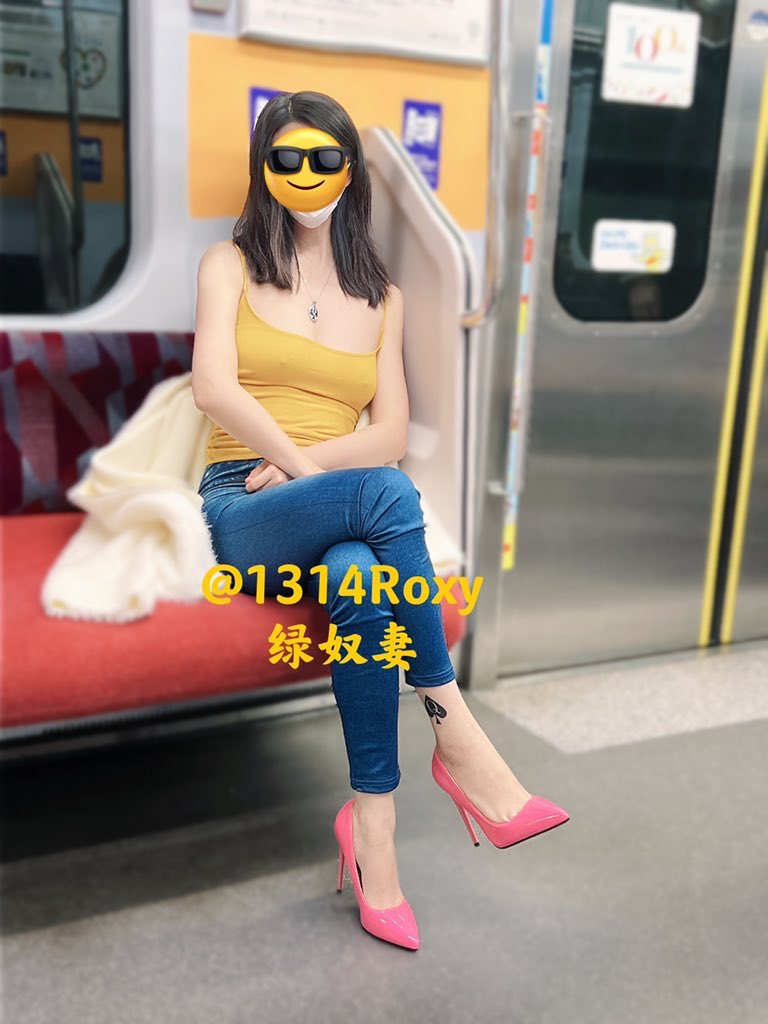 【Roxy绿帽小课堂】在妻主绿奴的路上，有的可以接受老婆爱上别人并且喜欢那种被老婆嫌弃、忽视甚至抛弃的感觉，但我觉得不离不弃，相亲相守才是最好的～
话说弟弟们都喜欢小黑桃♠️，，是真的么？可能这就是有强烈反差的人妻的标志吧……
喜欢的话就请跪下，亲吻它吧！ https://t.co/gt6OjQNmjT