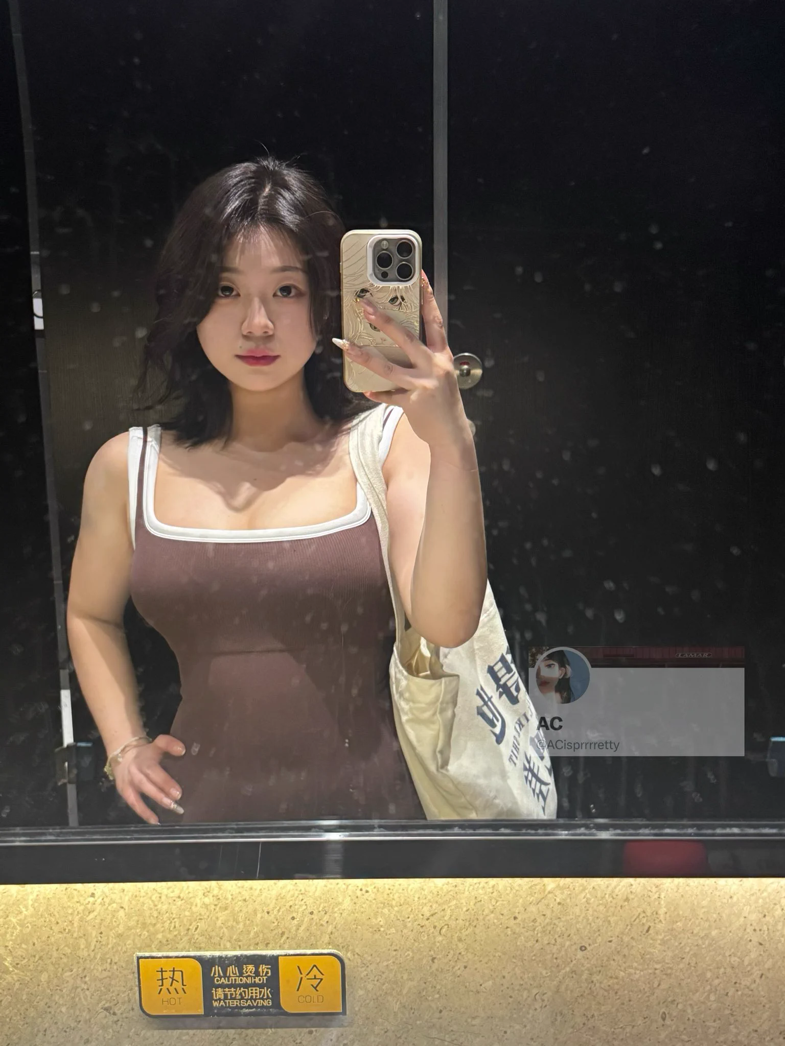 健身房的镜子好脏… https://t.co/GTKiom9sGW